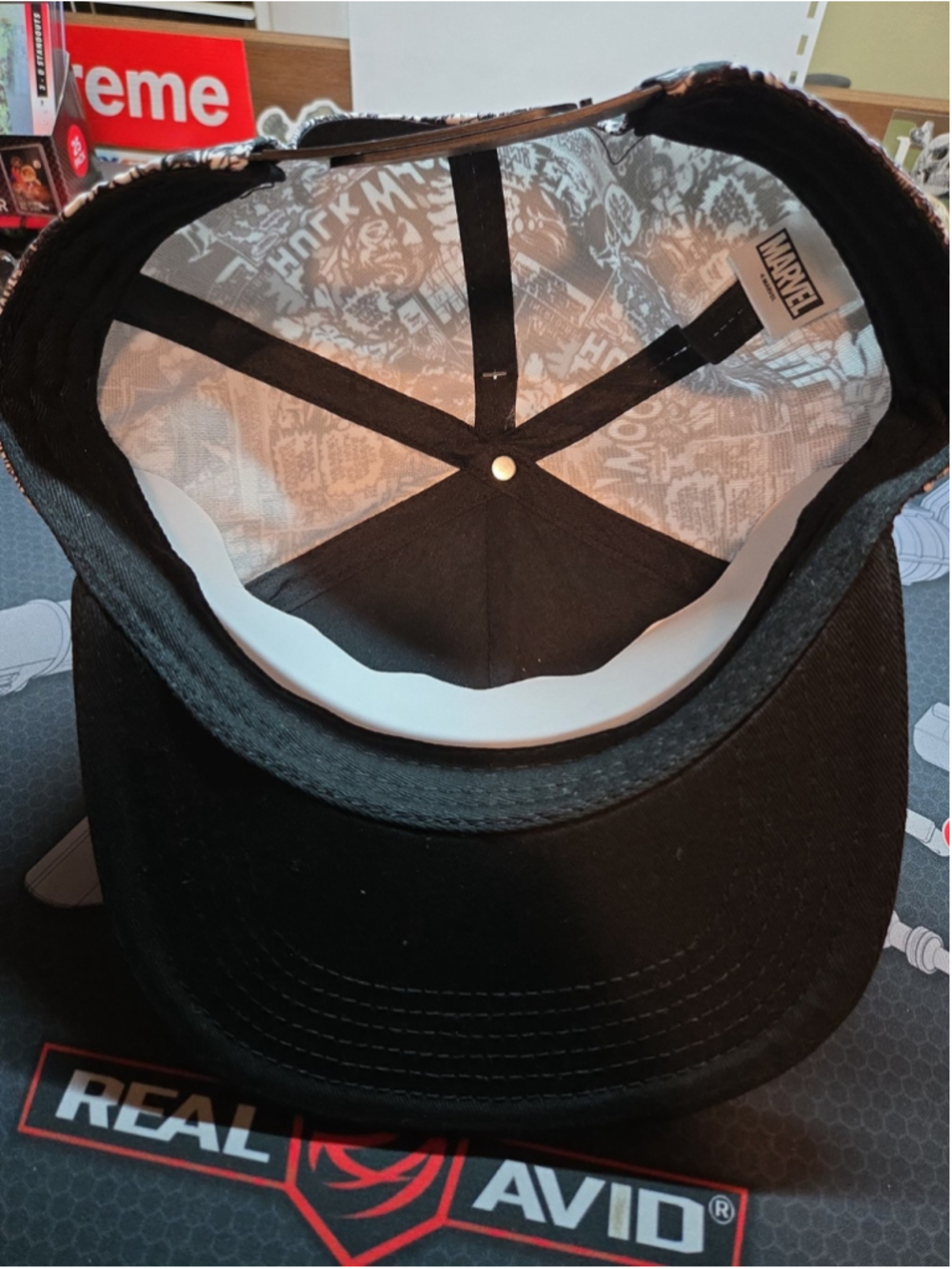 Marvel Comic Print Snapback Hat Cap Black White Adjustable Metal Tag Badge - Picture 3 of 9